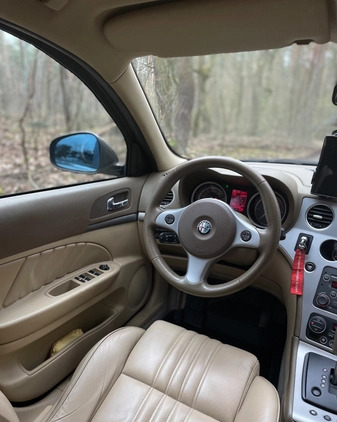 Alfa Romeo 159 cena 19000 przebieg: 241000, rok produkcji 2007 z Legionowo małe 301